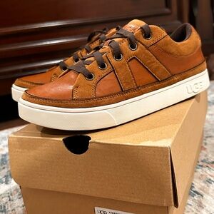 UGG Unisex Kids Size 5 Youth Brown Leather & Suede Low-Top Sneaker